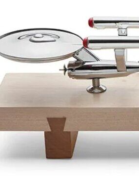 Thinkgeek Star Trek U.S.S. Enterprise NCC - 1701 Sushi Set - NEW IN BOX  RETIRED